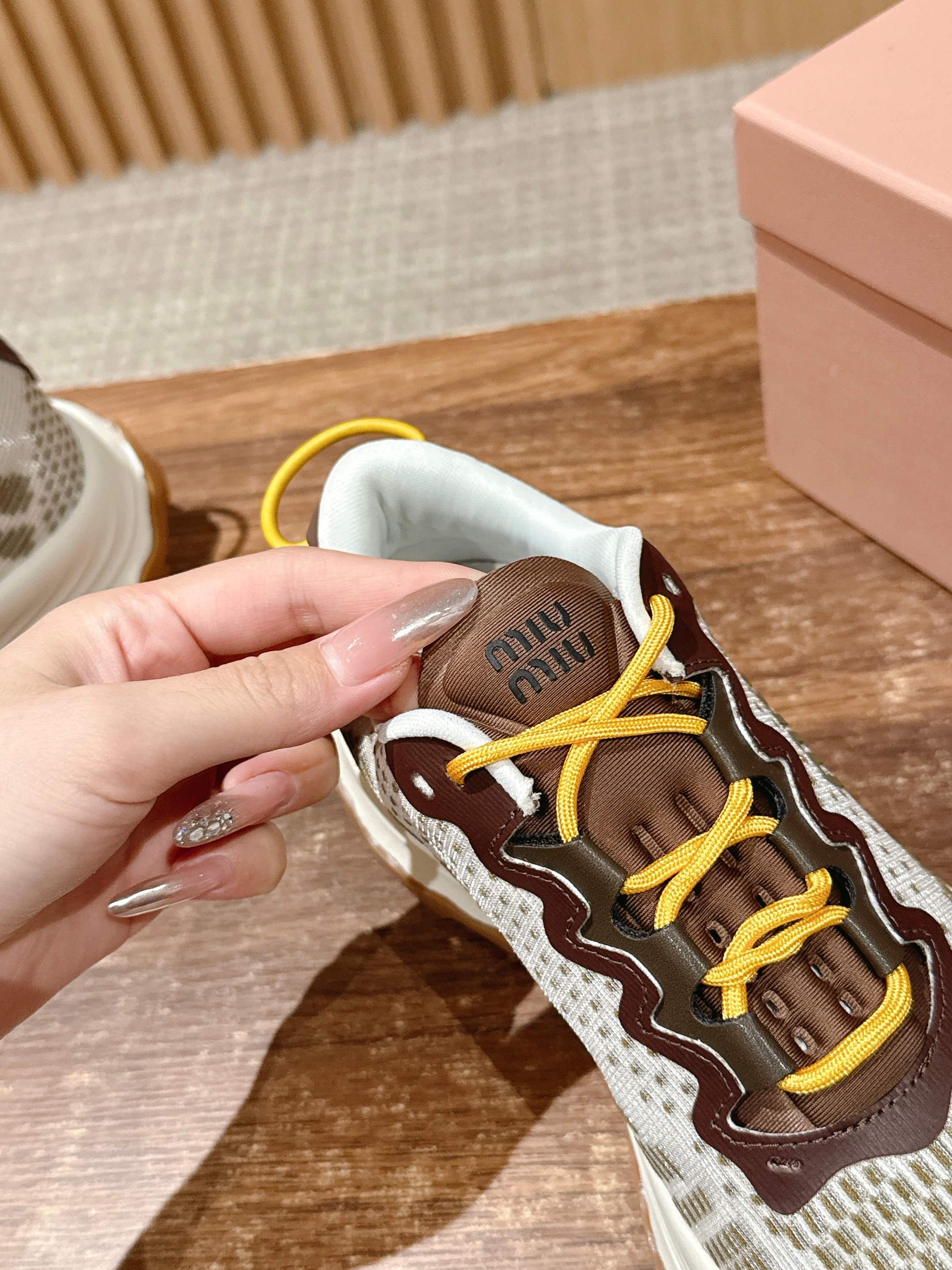 Кроссовки на платформе Miu Miu - коричневые