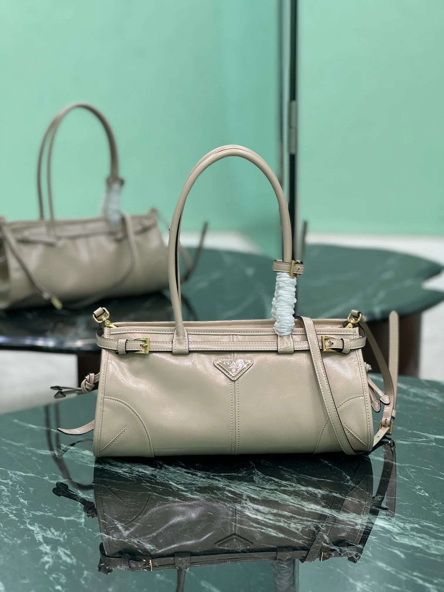 Сумка Prada 1BA426 SoftLux, маленькая, лакированная кожа.