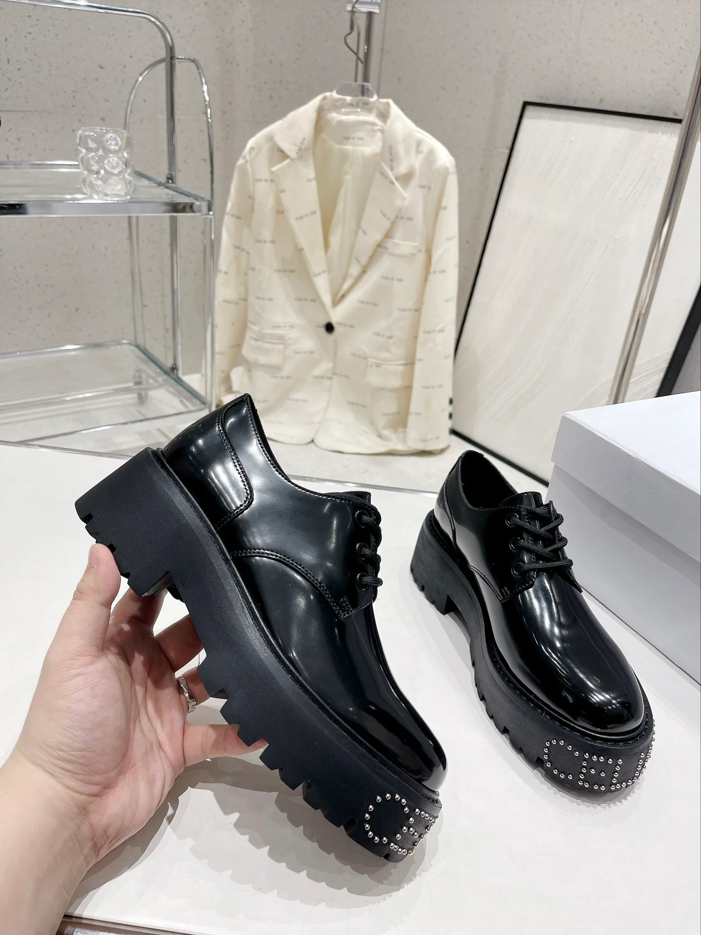 Новинка сезона весна/лето 2023 от Celine - Лоферы на платформе - Черные