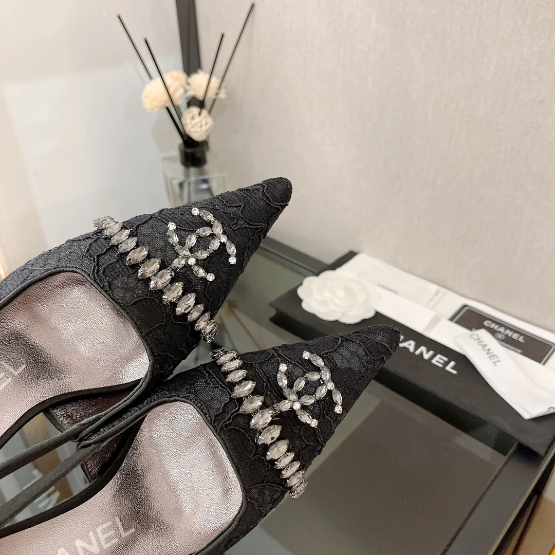 Туфли Chanel на высоком каблуке с кружевной пряжкой и стразами - Винтажная коллекция - 6-5 см