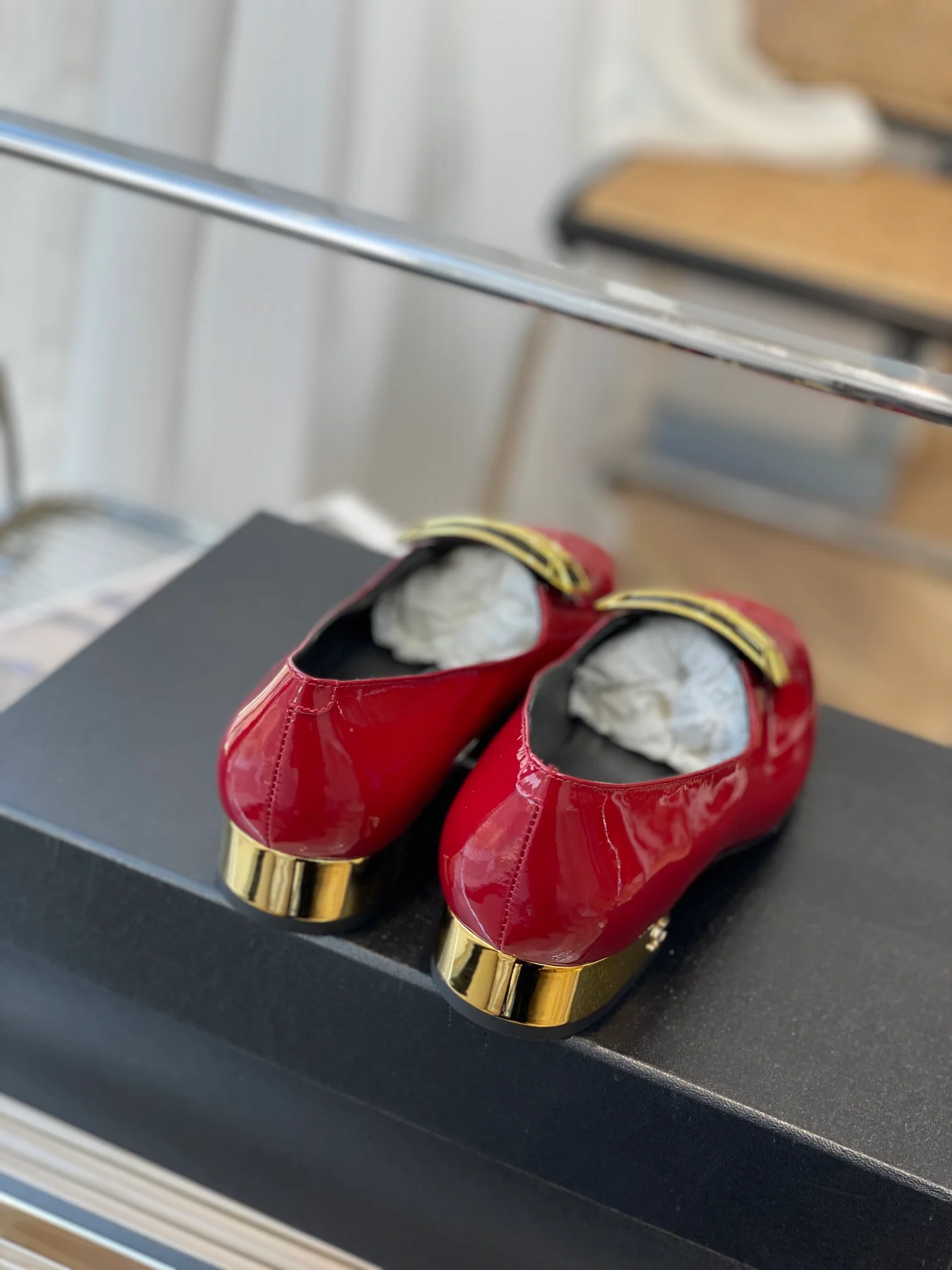 Chanel - Лоферы с пряжкой и украшениями - 1