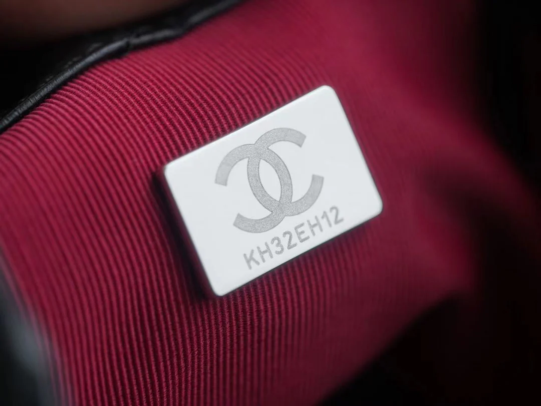 Сумка-хобо Chanel - черная, маленькая, 20 см