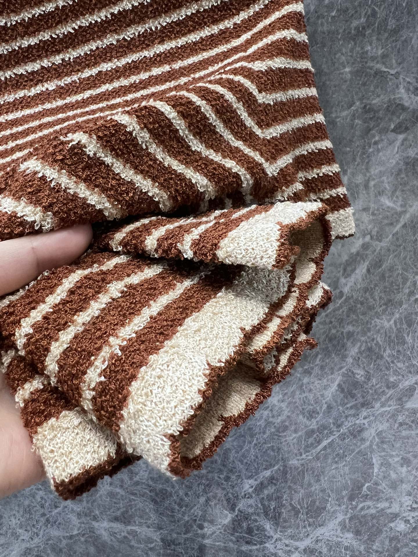 Miu Miu - 2404 - 24ss Весна/Лето Новый полосатый трикотажный топ с коротким рукавом