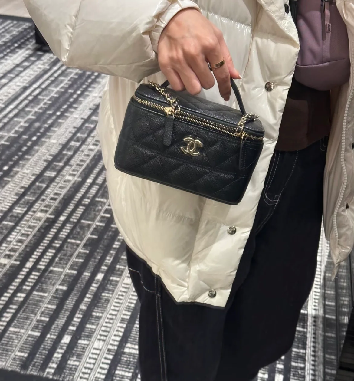 Chanel 25c - Маленькая коробочка в форме шара для переноски - Черная