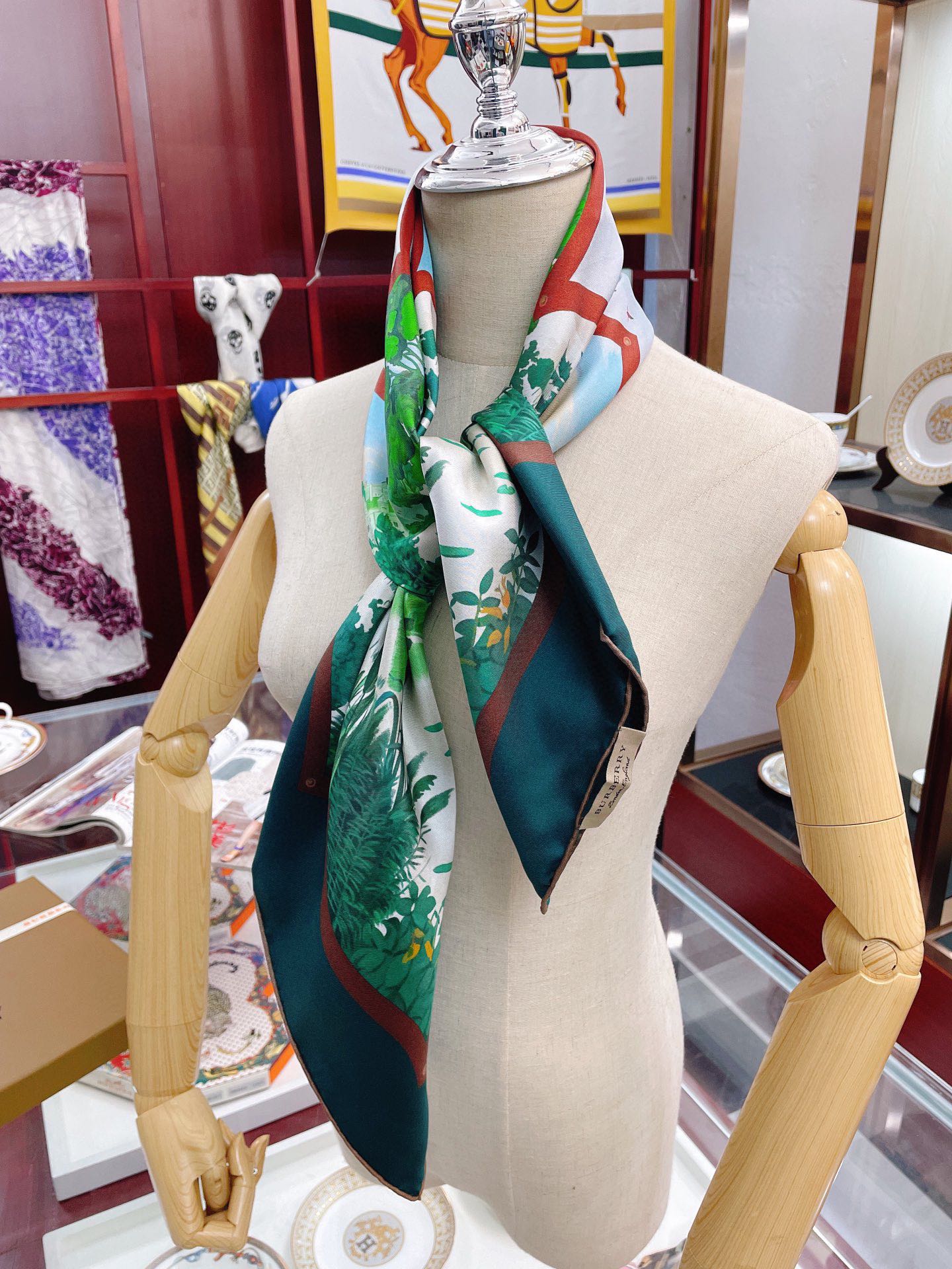 Шарф ?Лесной замок Гермеса?, 90 см.