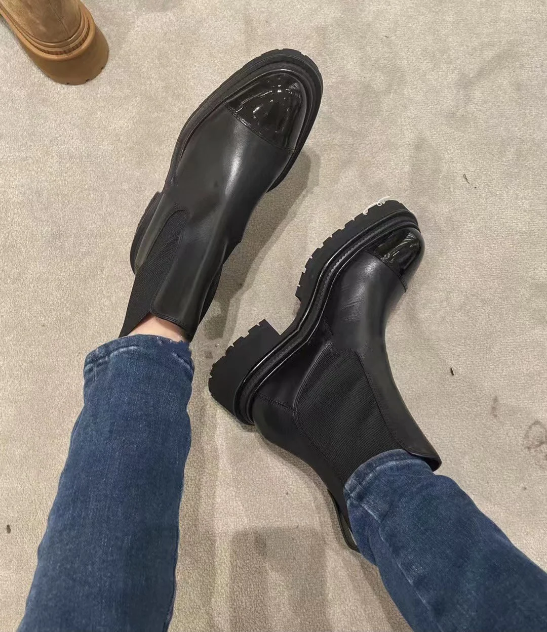 Ботильоны на платформе Chanel с закругленными носками - черные