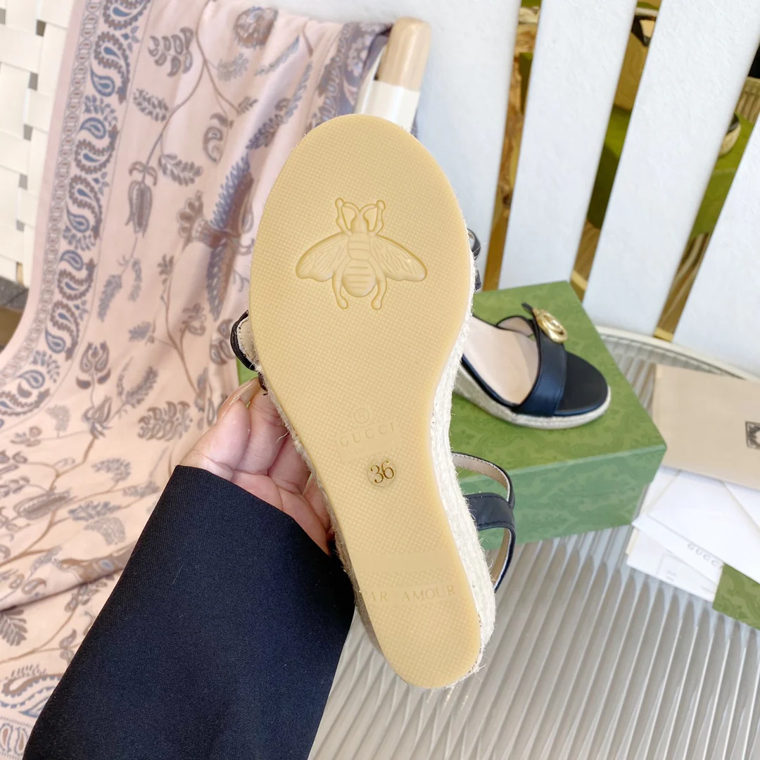 Gucci - Сандалии с соломенной пяткой