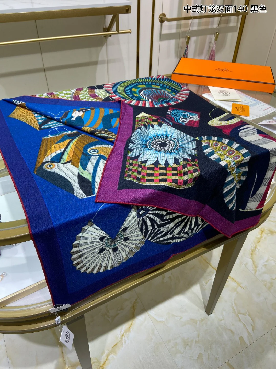 Двусторонний квадратный шарф Hermes ?Китайский фонарь? — 140 см — 70% кашемир — 30% шелк