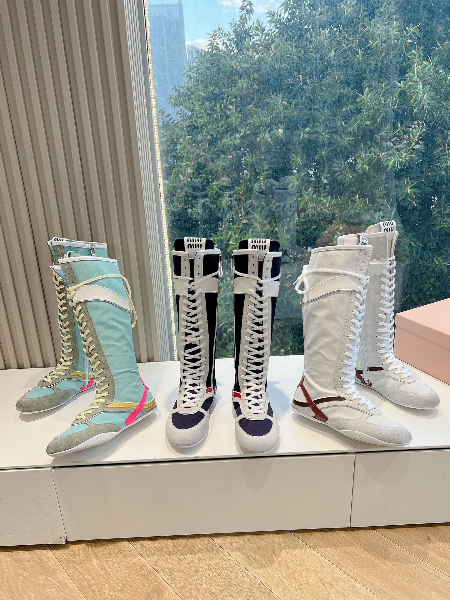 Высокие сапоги Miu Miu 2025 года - изображение из коллекции