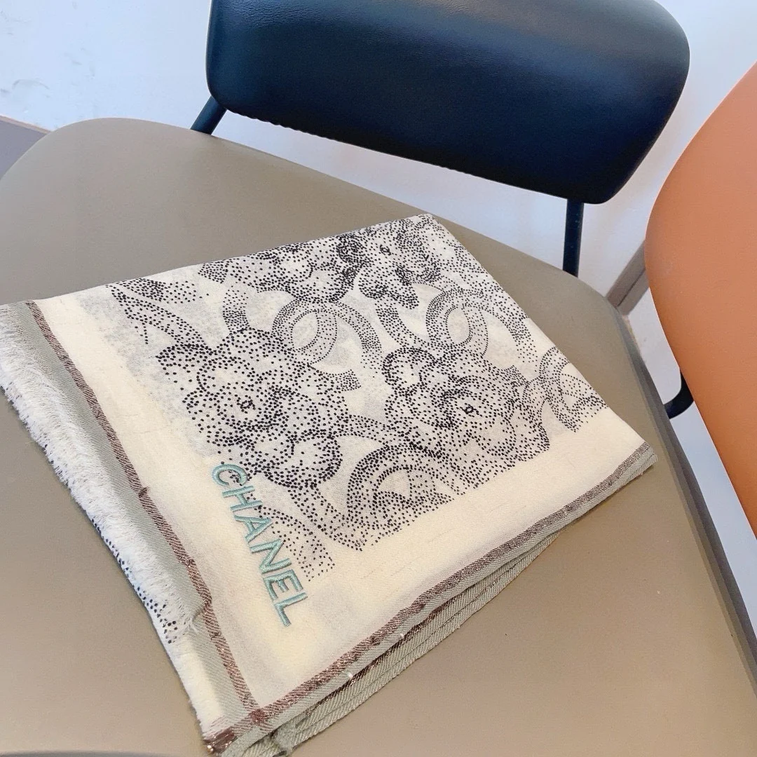 Шарф Chanel 2024 Metallic Camellia Scarf - серый