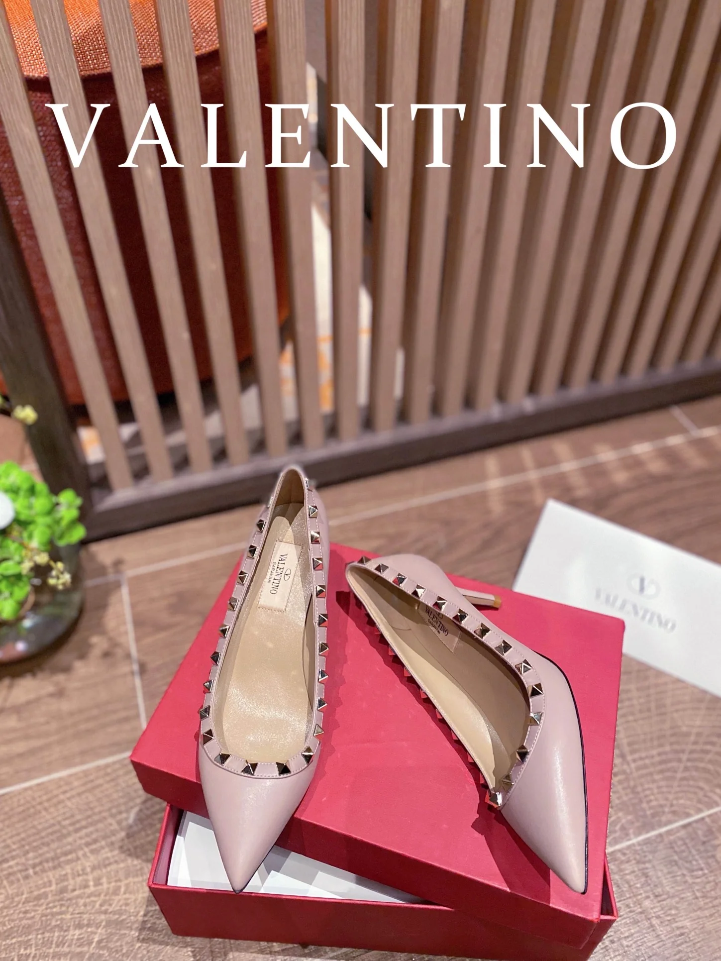 Классические туфли на среднем каблуке Valentino - розовые