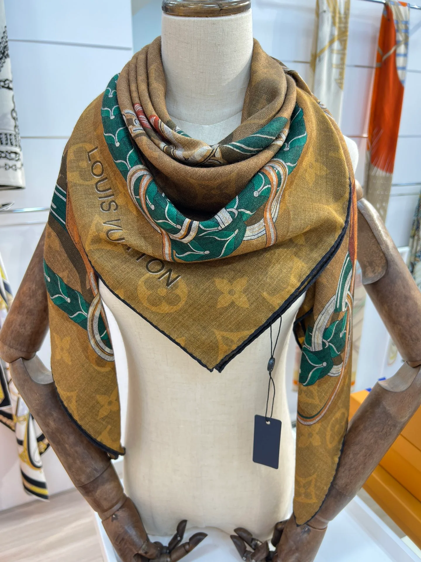 Большой двусторонний бархатный платок LV - 140 см - 003