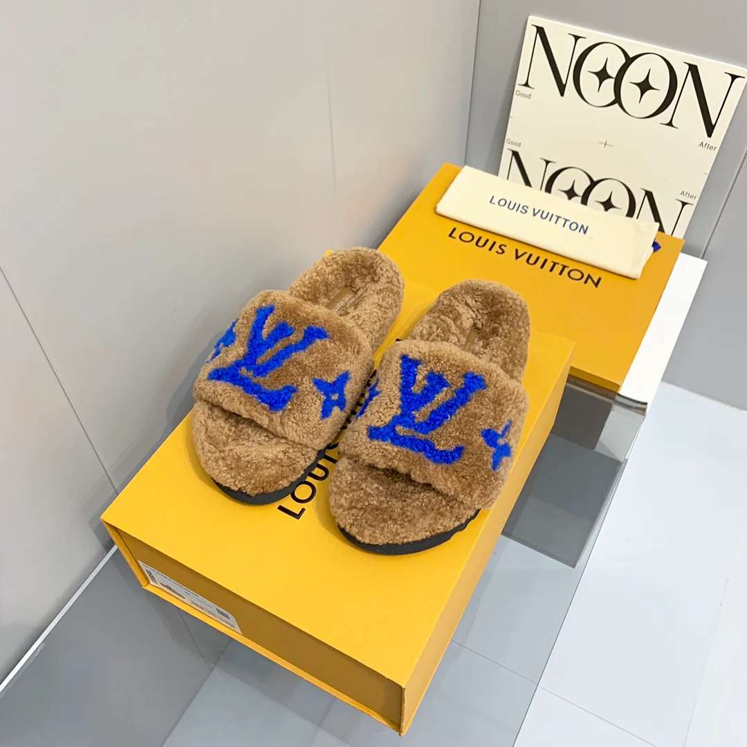 Новинка ранней весны 2022 года от LV - Меховые тапочки - Коричневые