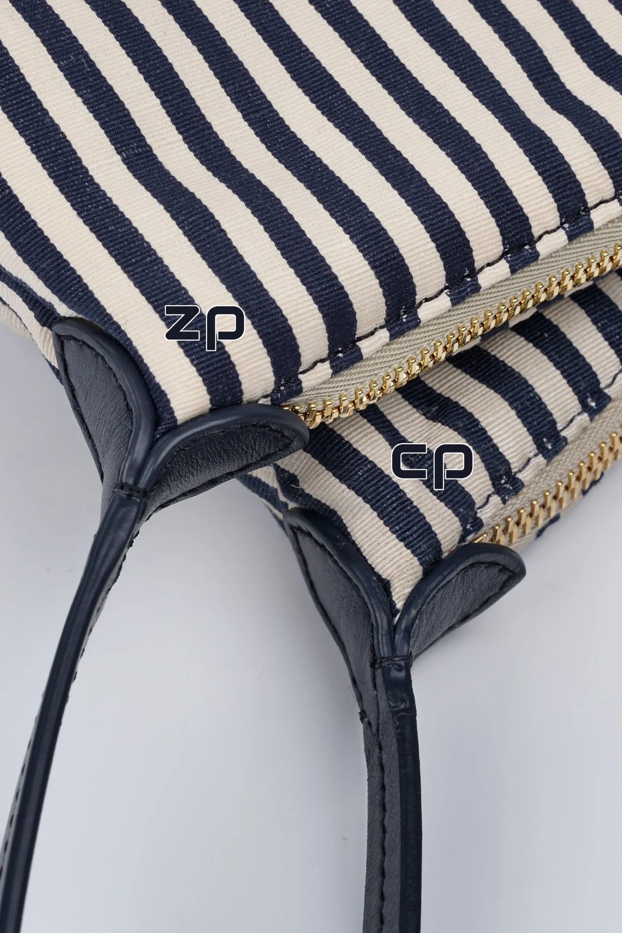 Miu Miu - Косметичка/сумка для ланча из жаккардовой ткани - Сравнительные фотографии