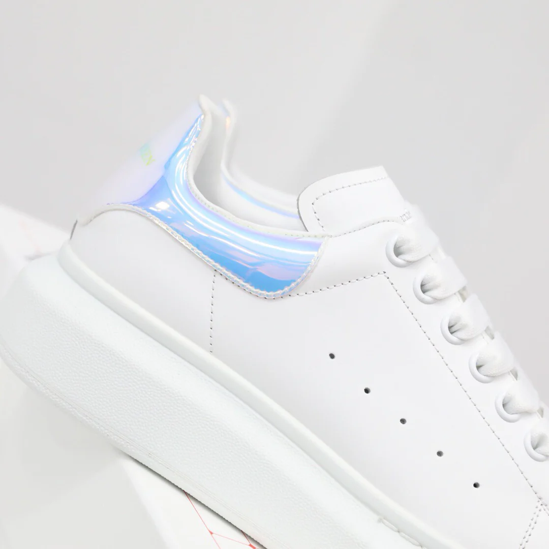 Классические белые кроссовки McQueen - светоотражающие, сине-розовые