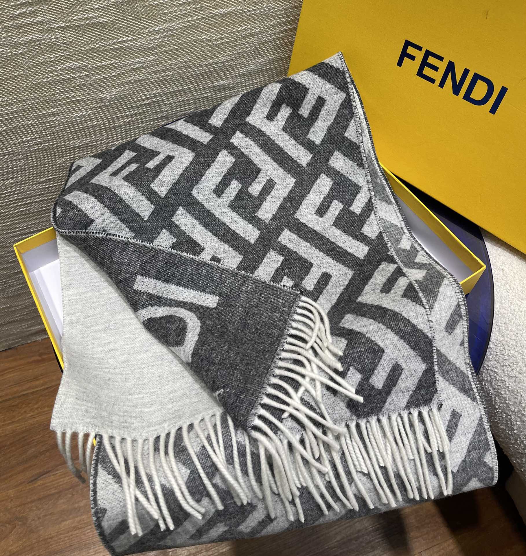 Двусторонний жаккардовый шарф Fendi, двухцветный, 35 см - 190 см - 78 см - Кашемир - 22 см - Шерсть