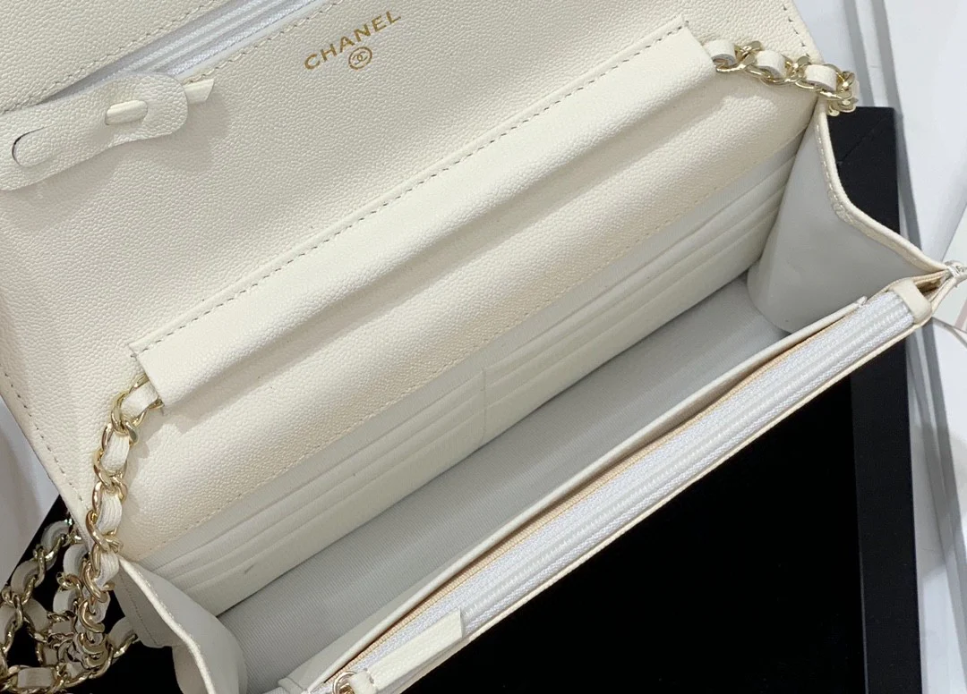 Пряжка Chanel WOC с узором ?Кунжут? из светлого золота - 2 шт.