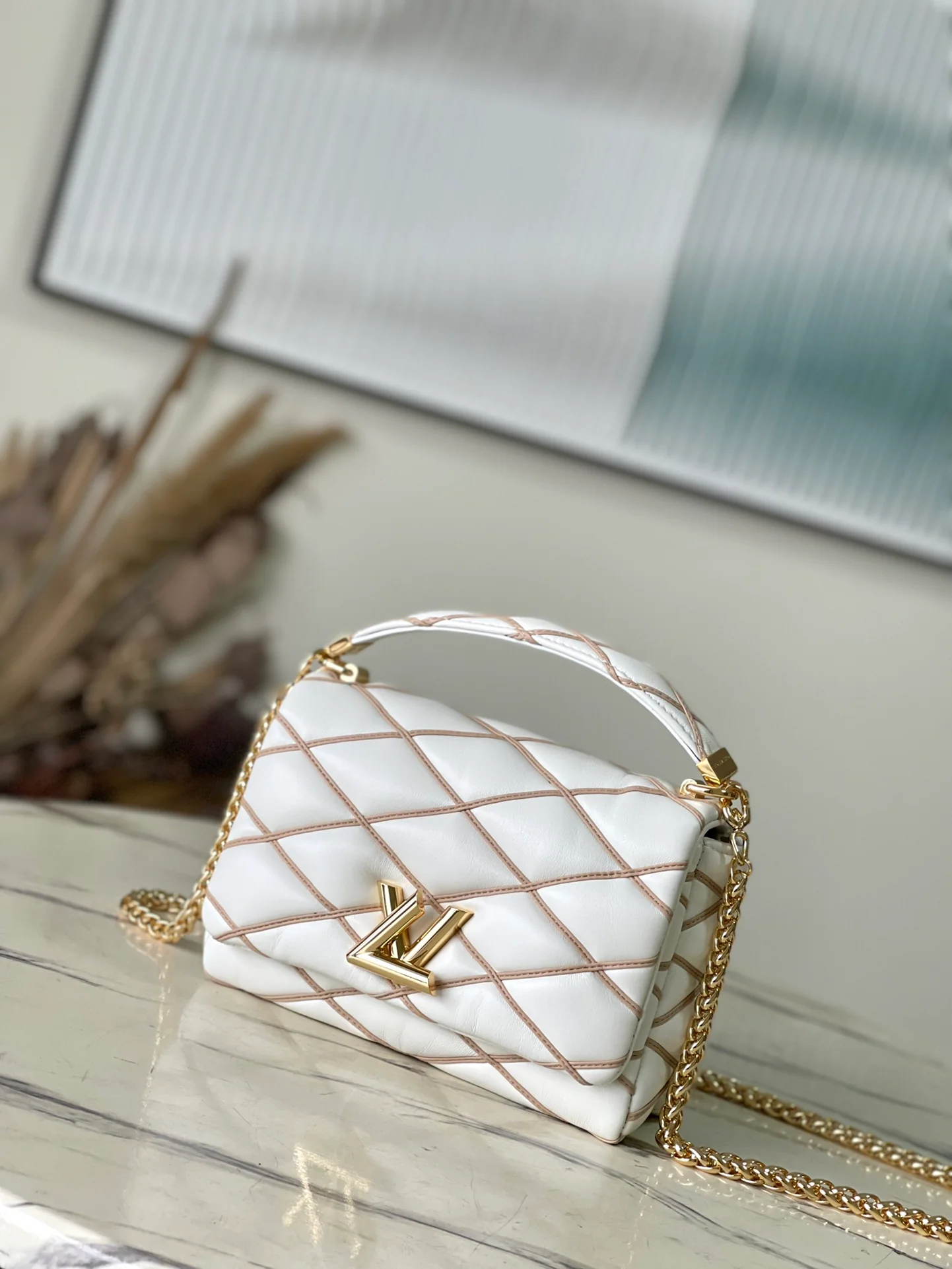 m22890-LV-go-14-mm-Medium-Handbag/Crossbody Bag-White