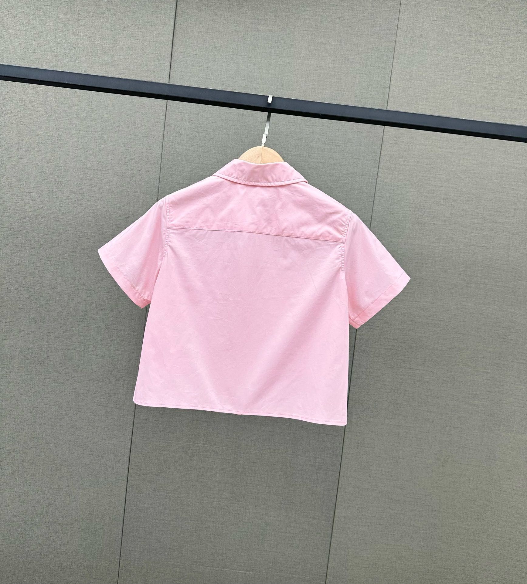 Miu Miu - 2404 - Хлопковая футболка с коротким рукавом и вышитыми буквами - Розовая