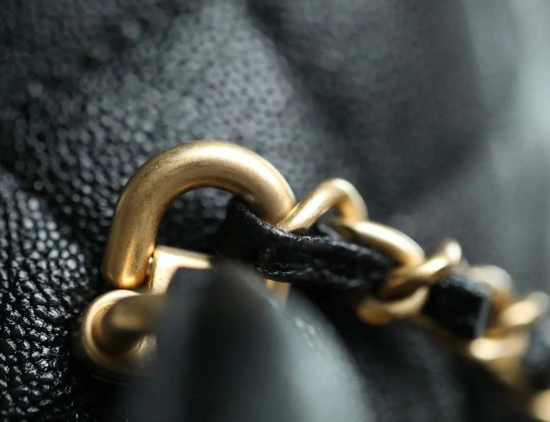 Сумка Chanel Coco Handle - выстиранная телячья кожа с текстурой 