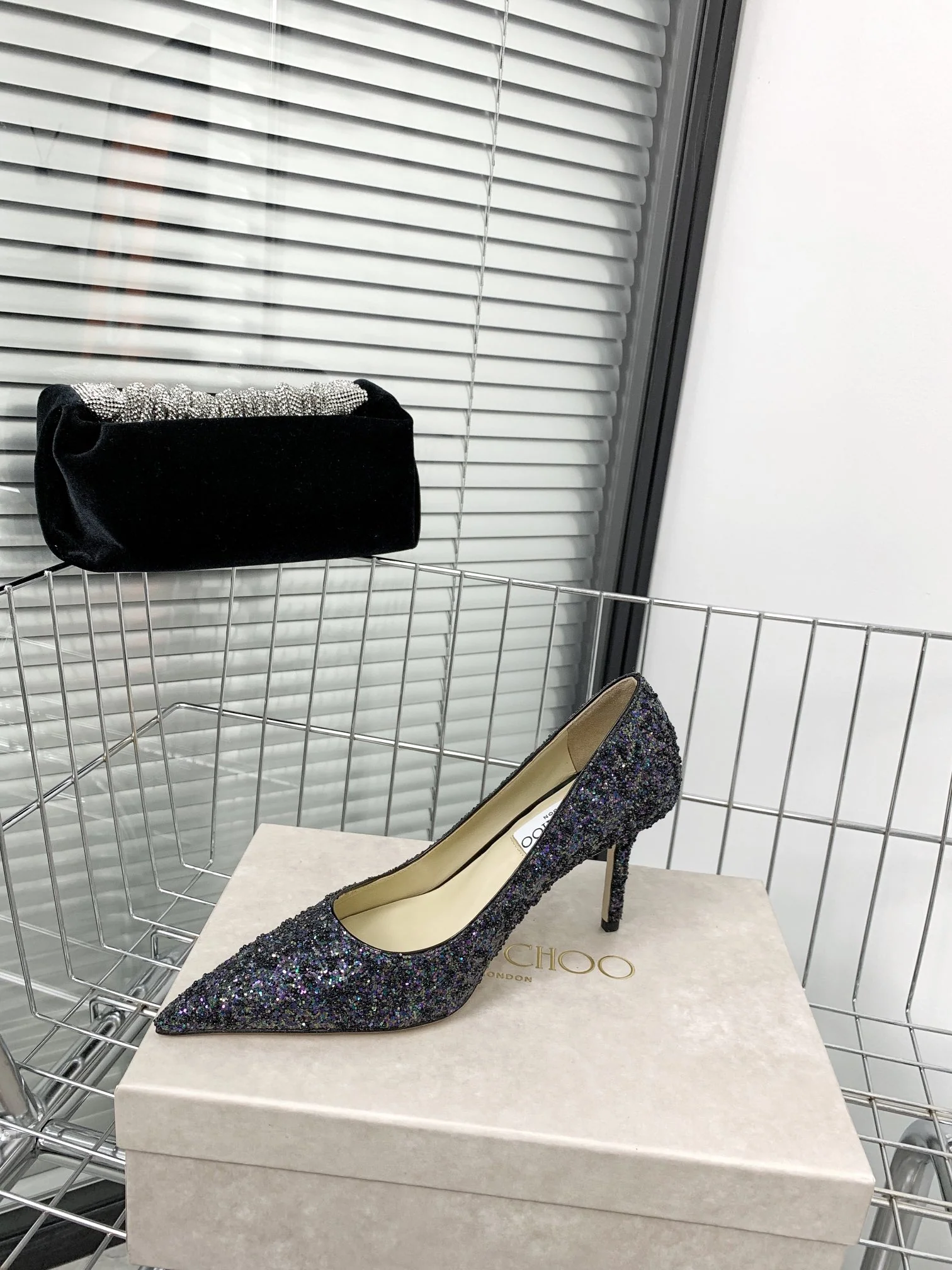 Новые поступления коллекции Jimmy весна/лето 2022 - Туфли на высоком каблуке с пайетками - 3