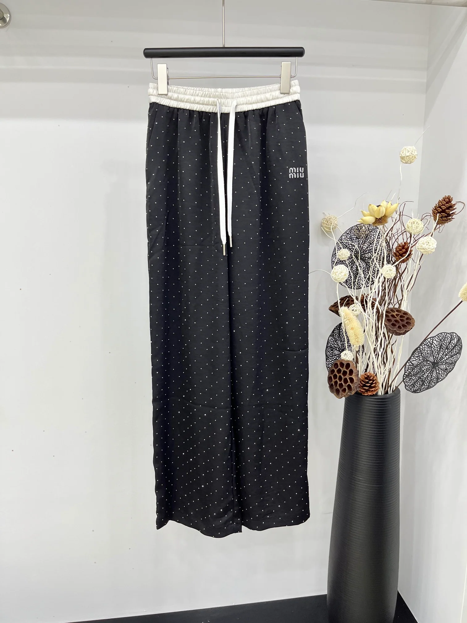 Miu Miu - 2404-24 Новые повседневные брюки - Черные