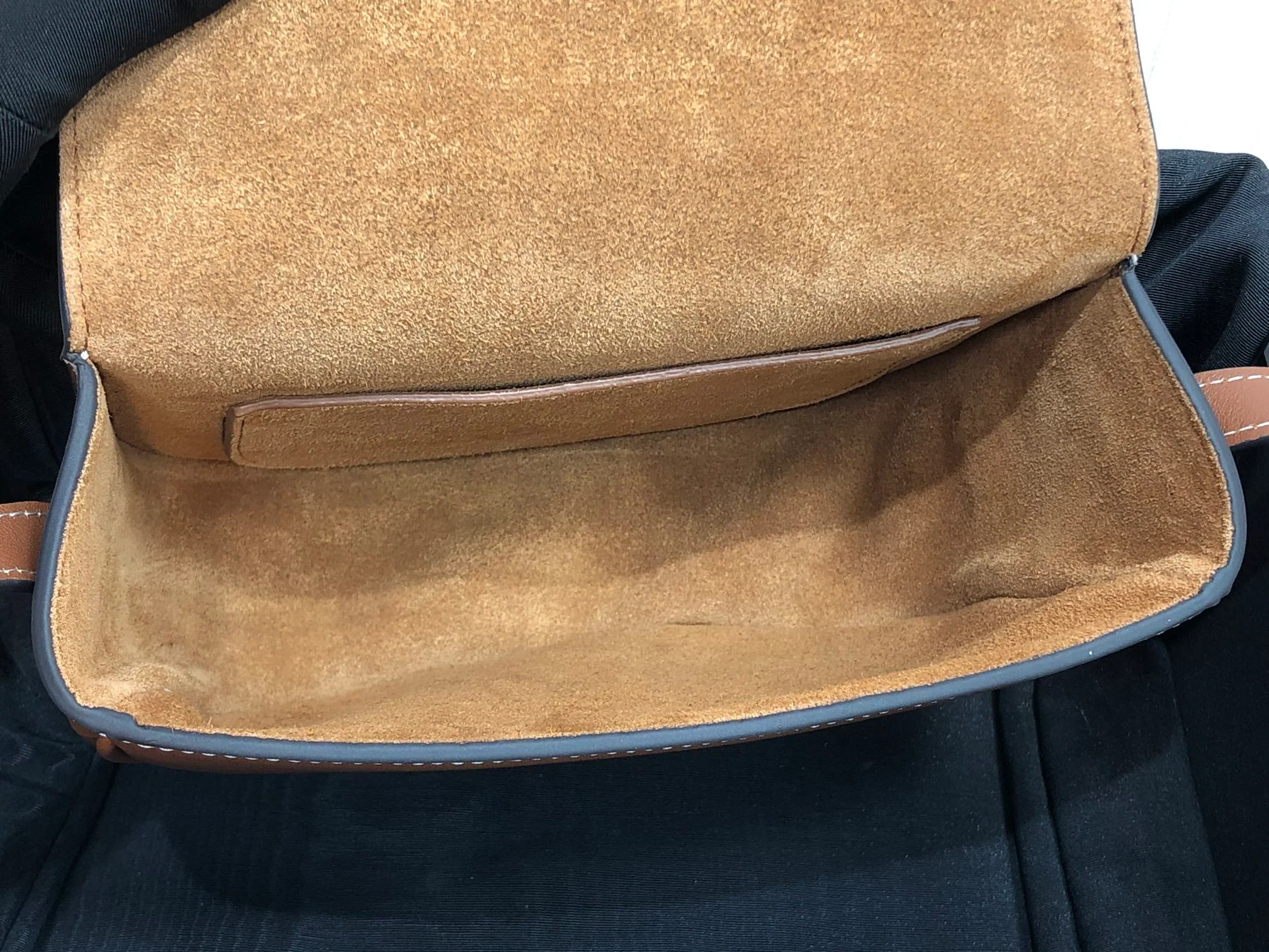 Сумочка Celine-folco-cuir-triomphe из воловьей кожи с заклепками