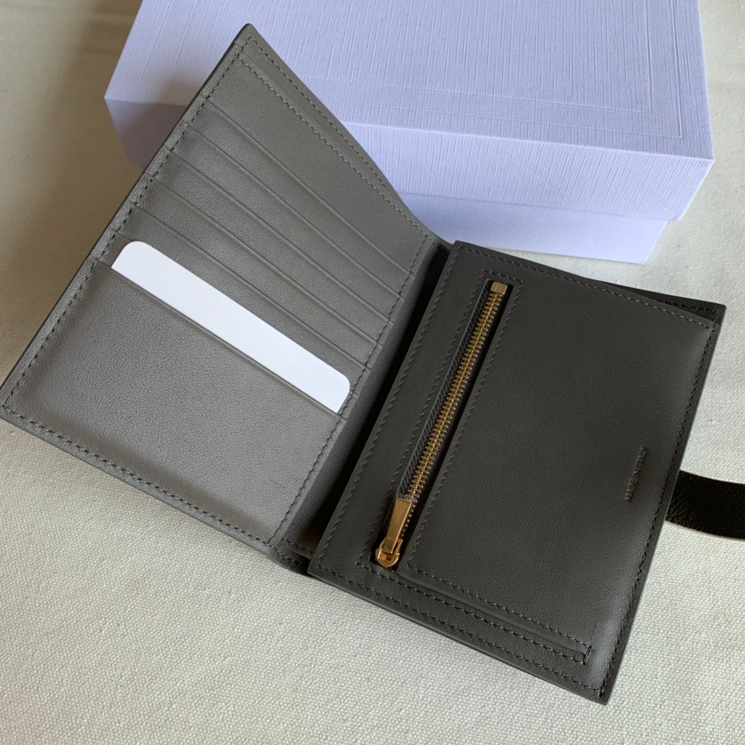 Кошелек Celine с ремешком из зернистой телячьей кожи