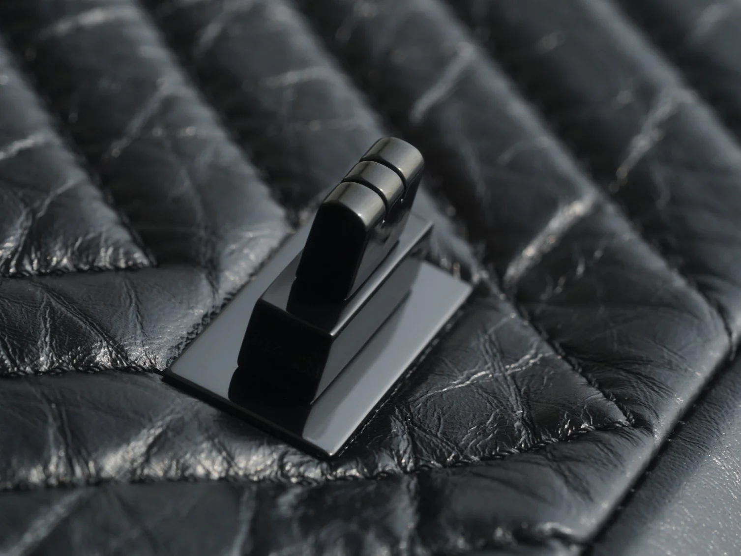 Chanel 2-55 - Черная застежка с V-образным узором - Кожа теленка, 24 см