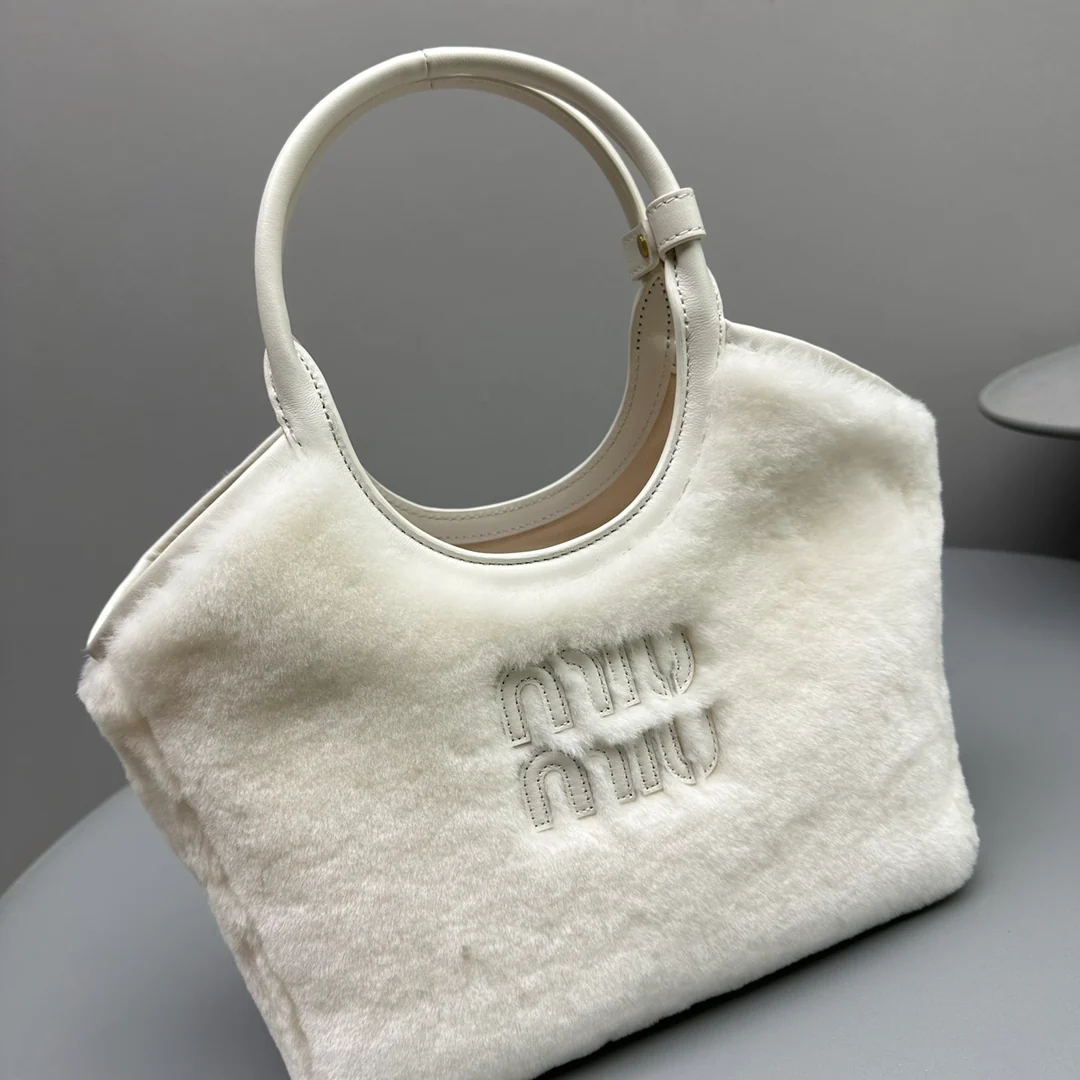 Сумка-тоут Miu Miu Ivy - Пушистая - Маленькая - Белая