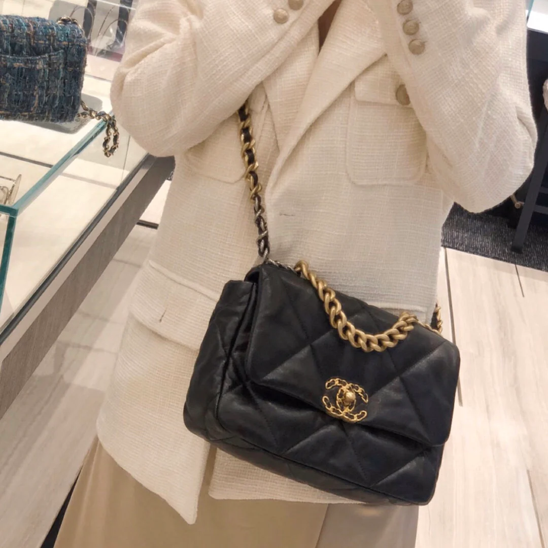 Маленькая сумочка Chanel 19bag - черная