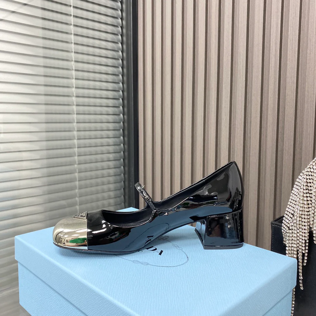 Новые поступления коллекции Prada весна/лето 2022 - Туфли Мэри Джейн - 1