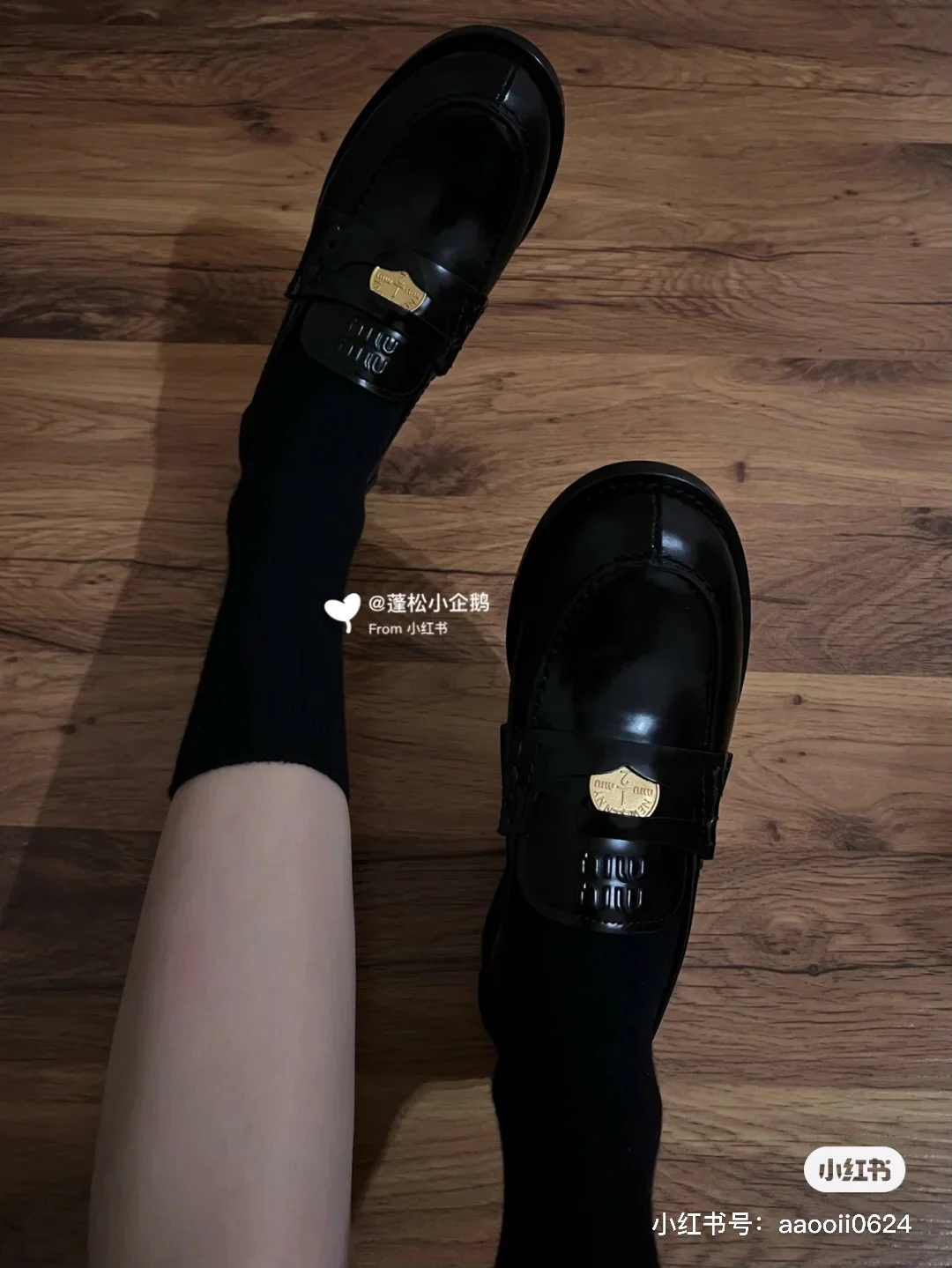 Лоферы Miu Miu Coin — фото в них.