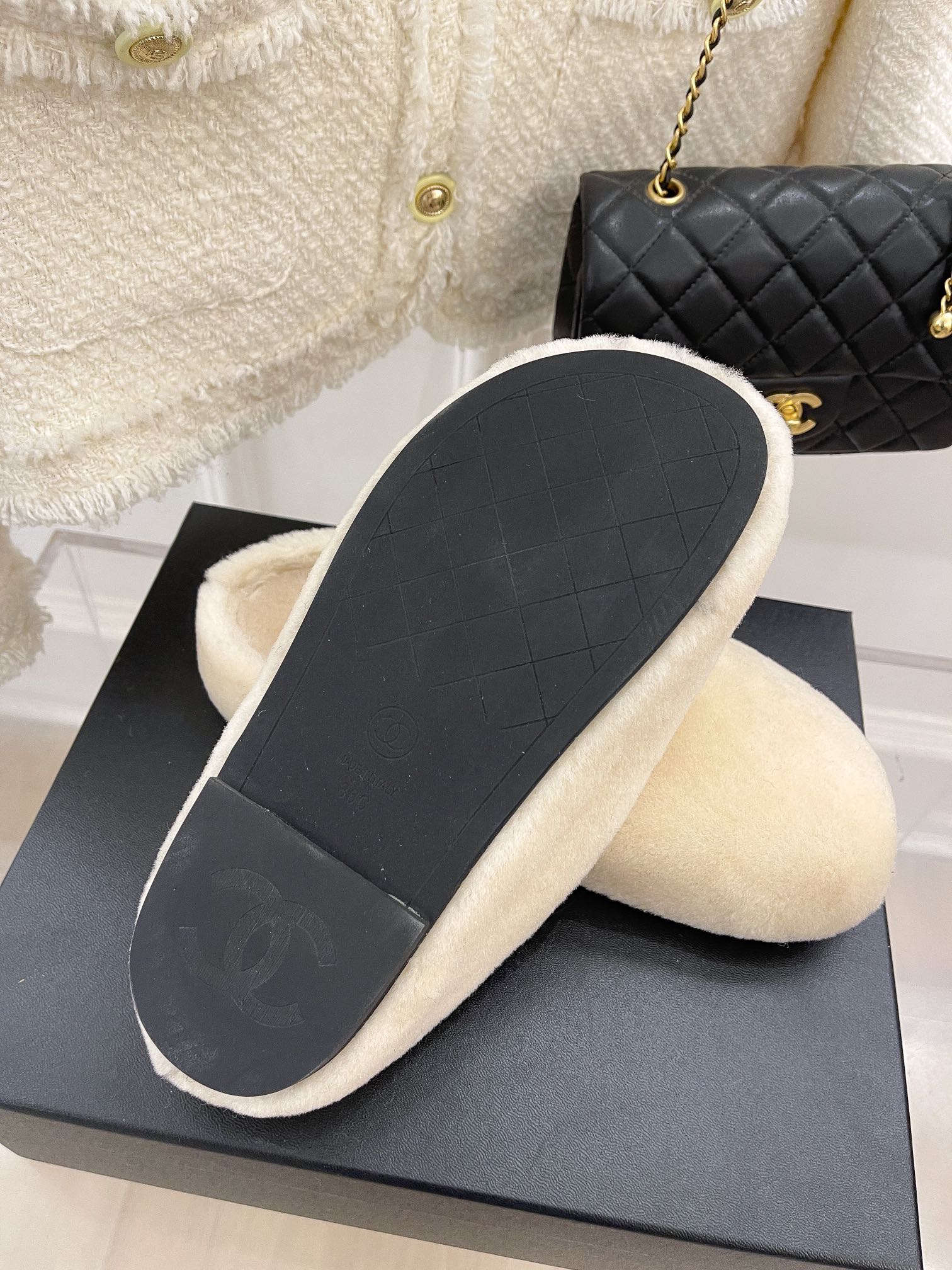 Chanel 2022 Ранняя весна - Тапочки Birkenstock - Белые