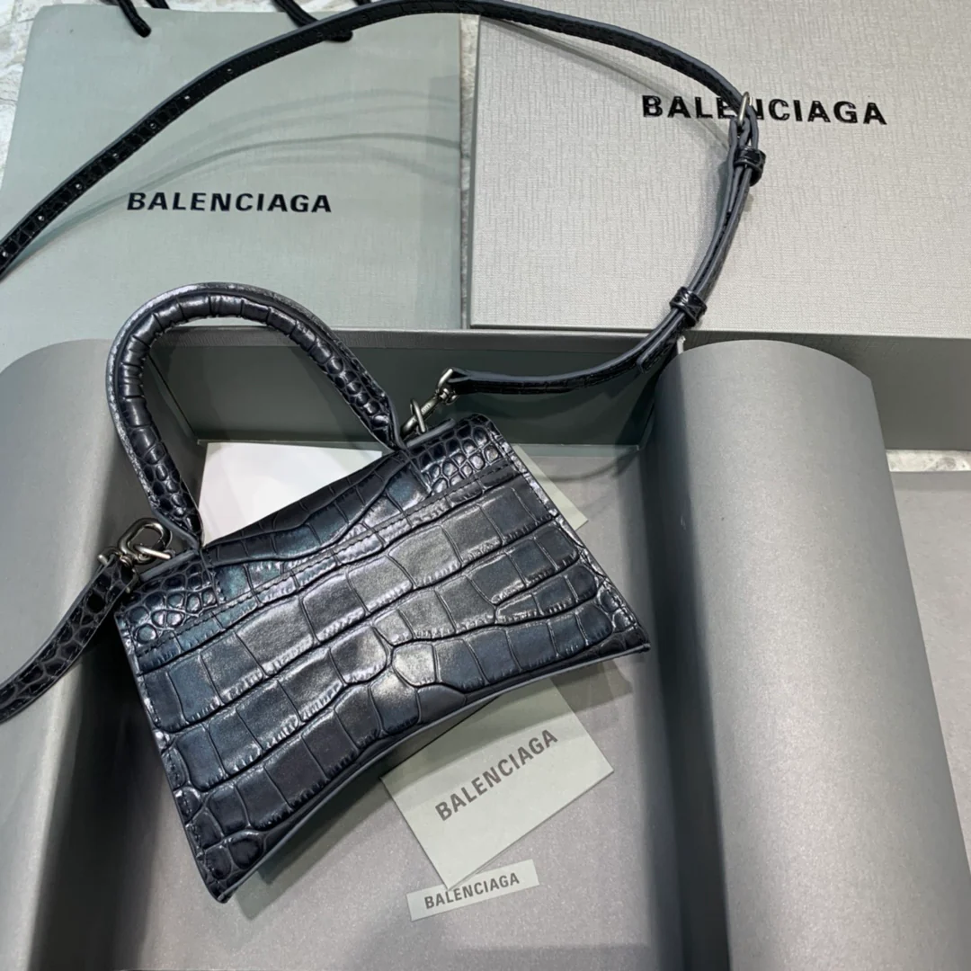 Сумка Balenciaga Hourglass, размер XS, цвет ?карбоновый?, с крокодиловым рисунком.