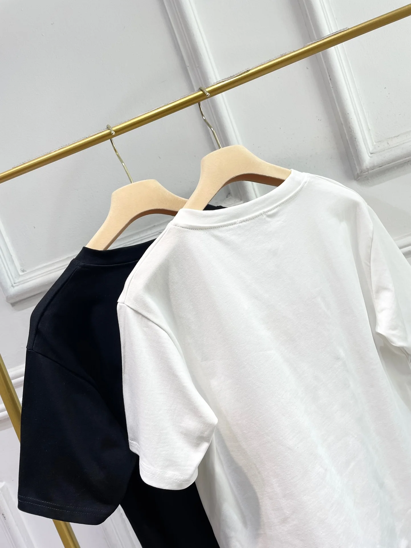 Miu Miu-2404 Хлопковая футболка с коротким рукавом и круглым вырезом в форме сердца, свободного кроя, белая