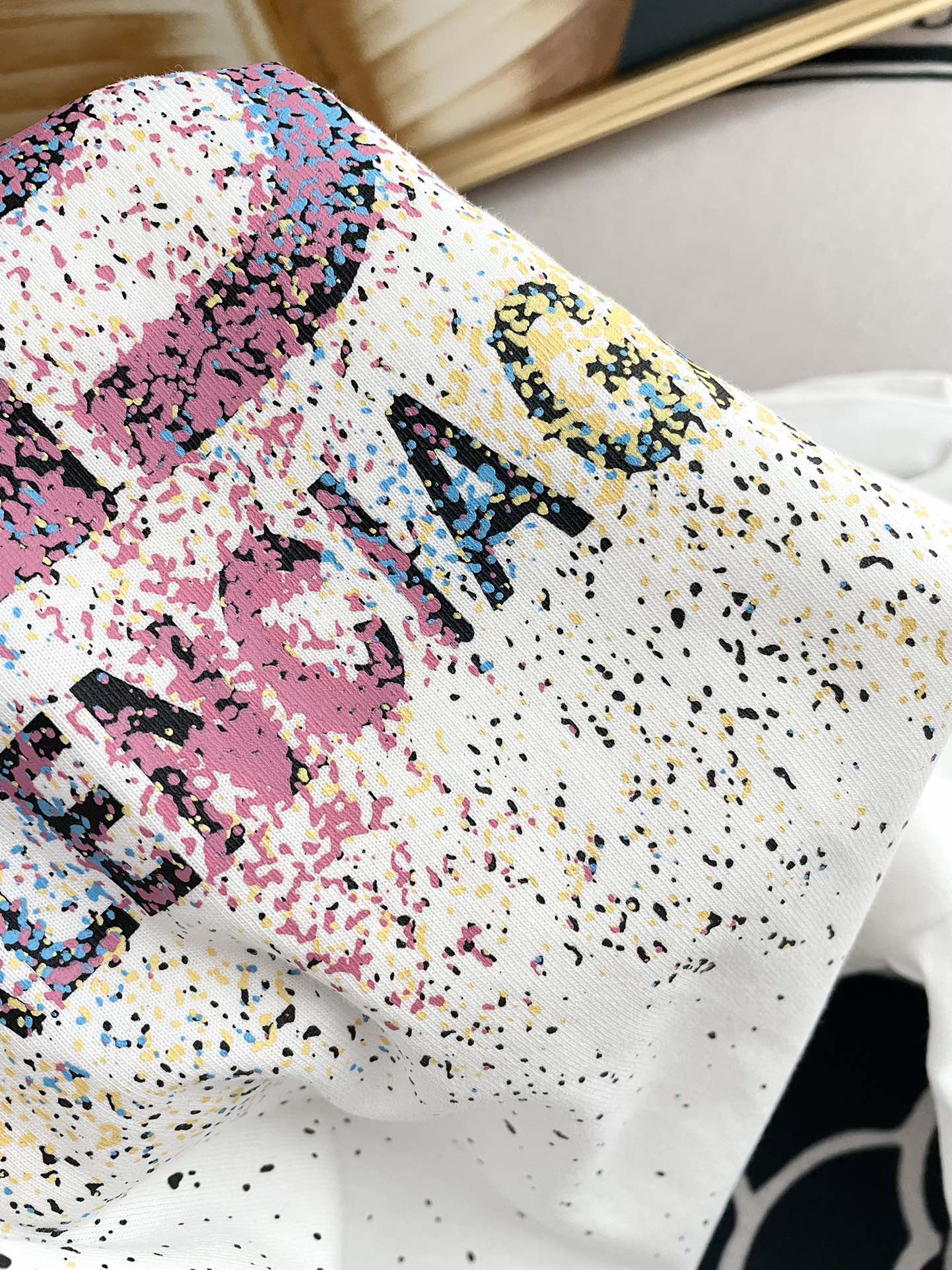 Футболка Balenciaga 2403 с расписным узором, свободного кроя, с коротким рукавом - черно-белая