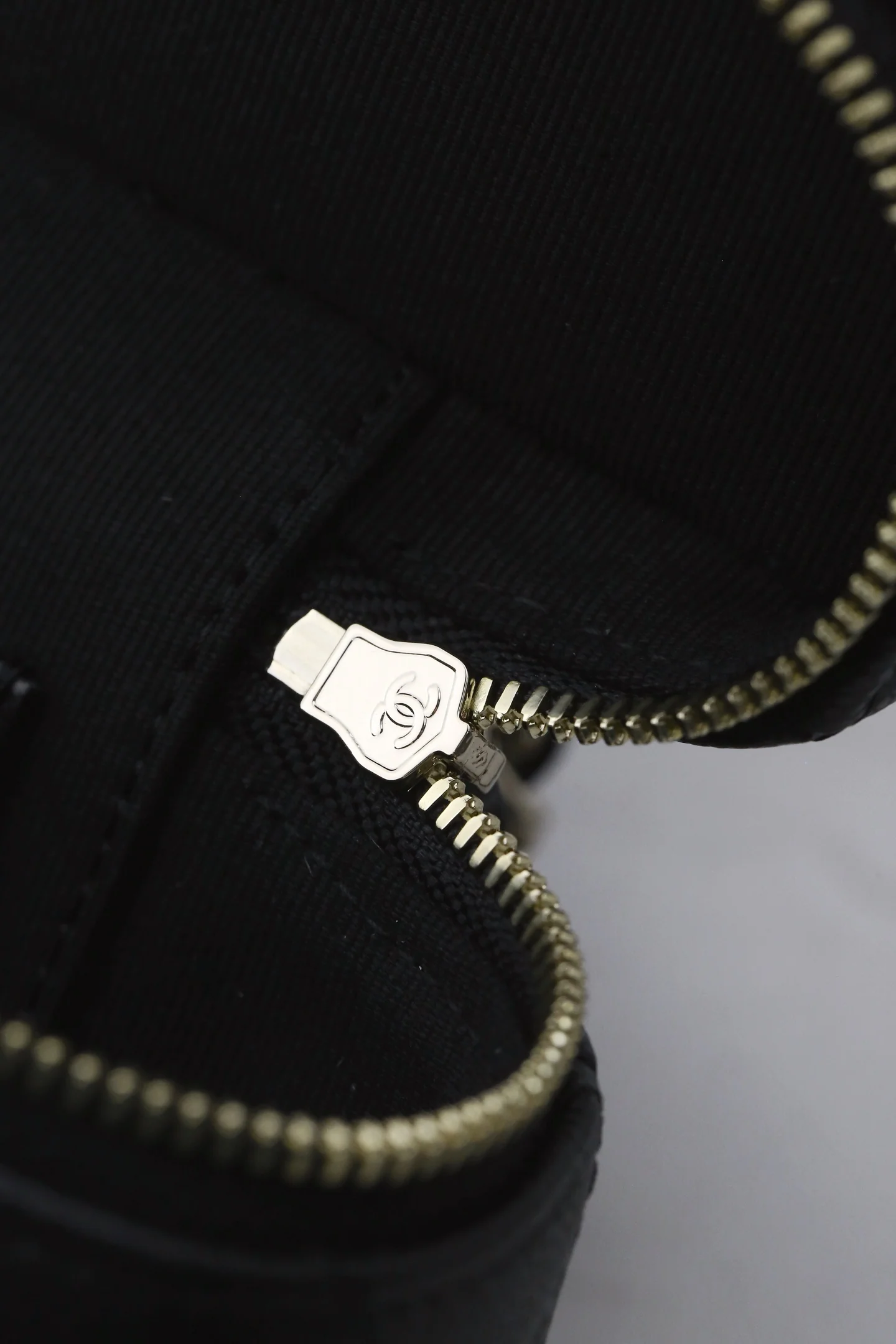 Сумочка Chanel 25p Heart Diamond LP с цепочкой - черная