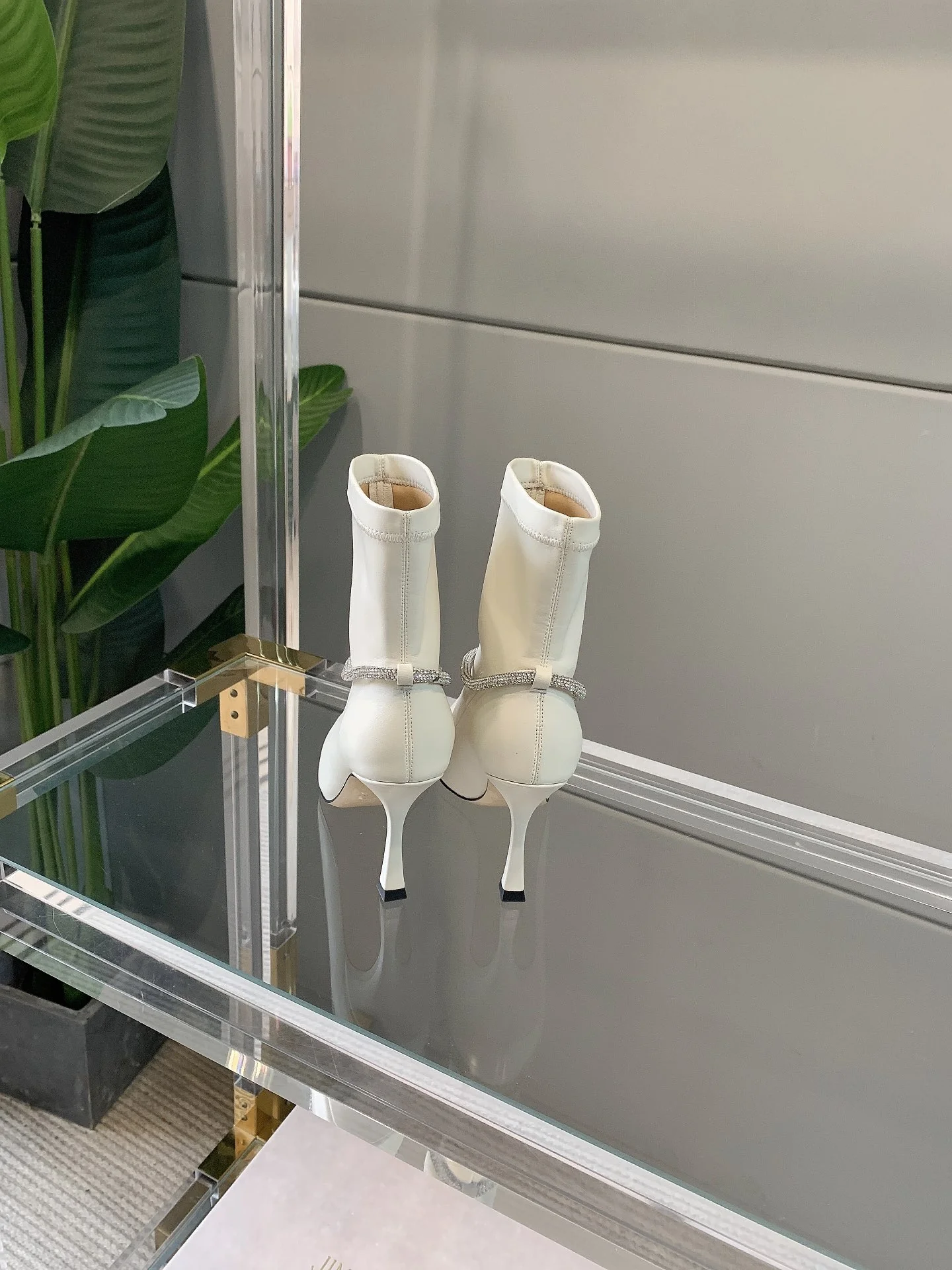 Ботинки Jimmy - Thin Chain Style - на низком каблуке