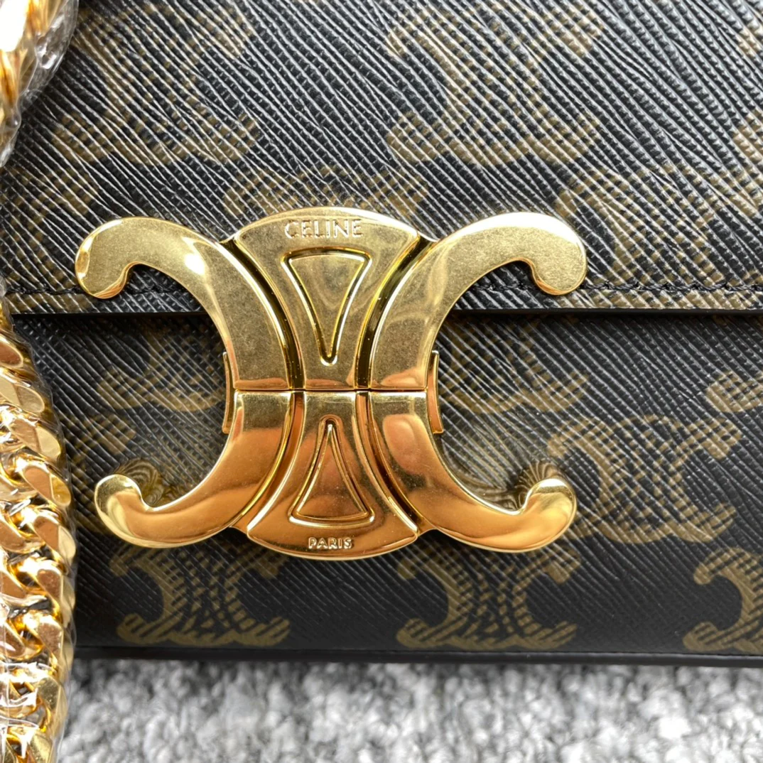 Сумка Celine Triomphe на цепочке через плечо