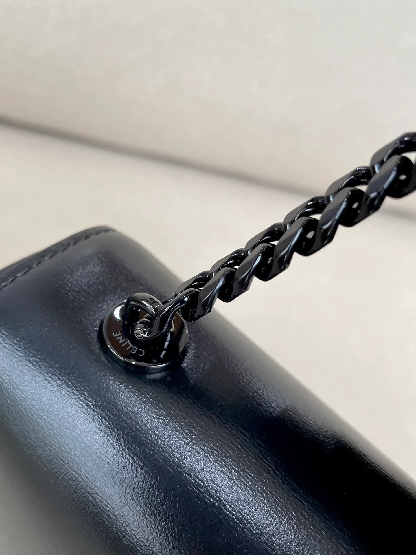 Сумка Celine Triomphe на плечо из глянцевой телячьей кожи с цепочкой - 3 шт.