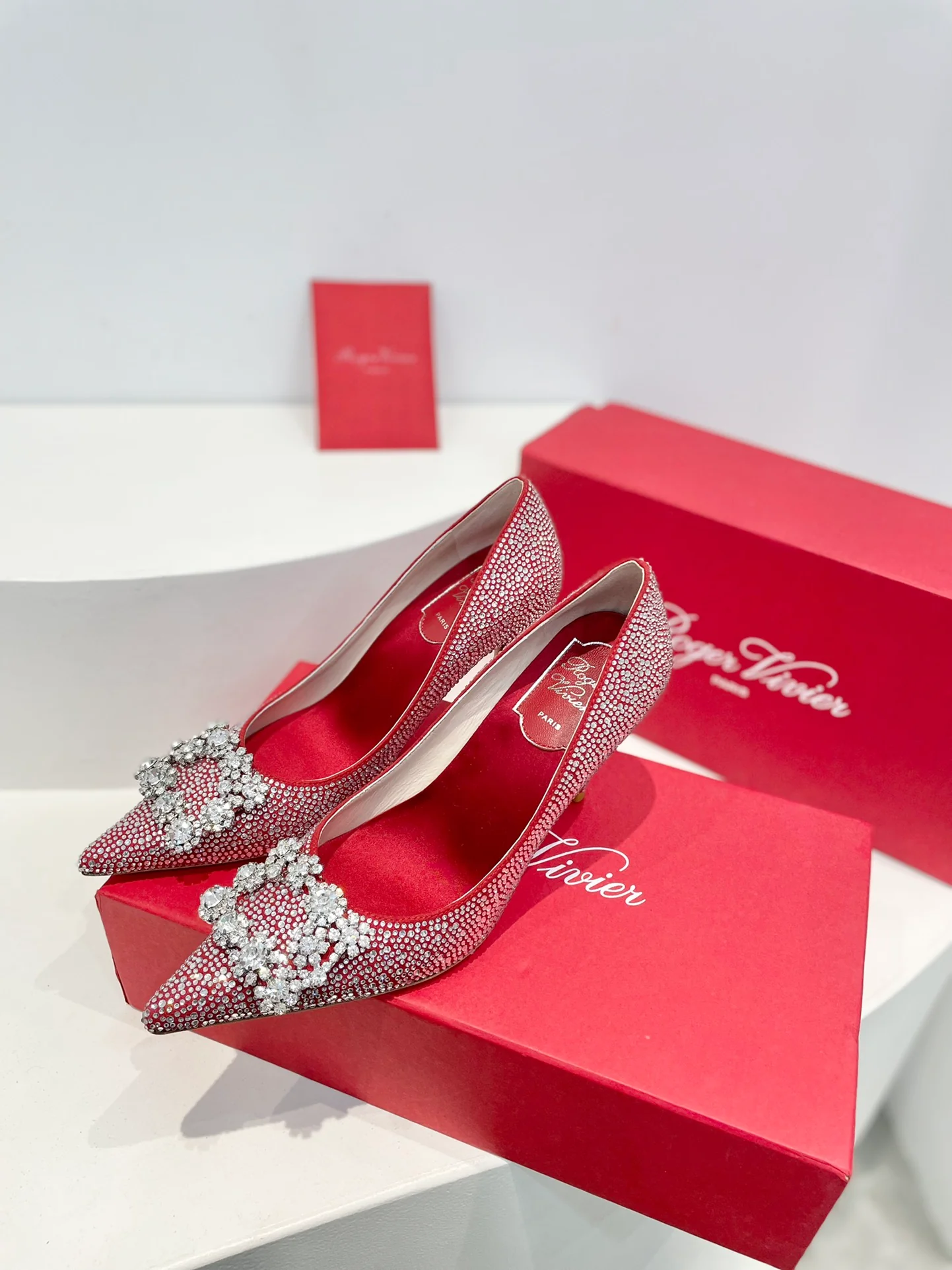 Обувь RV Shoes - Серия ?Кристальные туфли? - Туфли на высоком каблуке со стразами - Красные