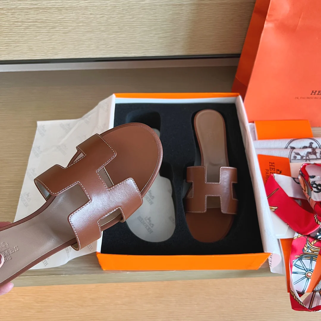 Сандалии Hermes на плоской подошве - однотонная кожа - 1 шт.