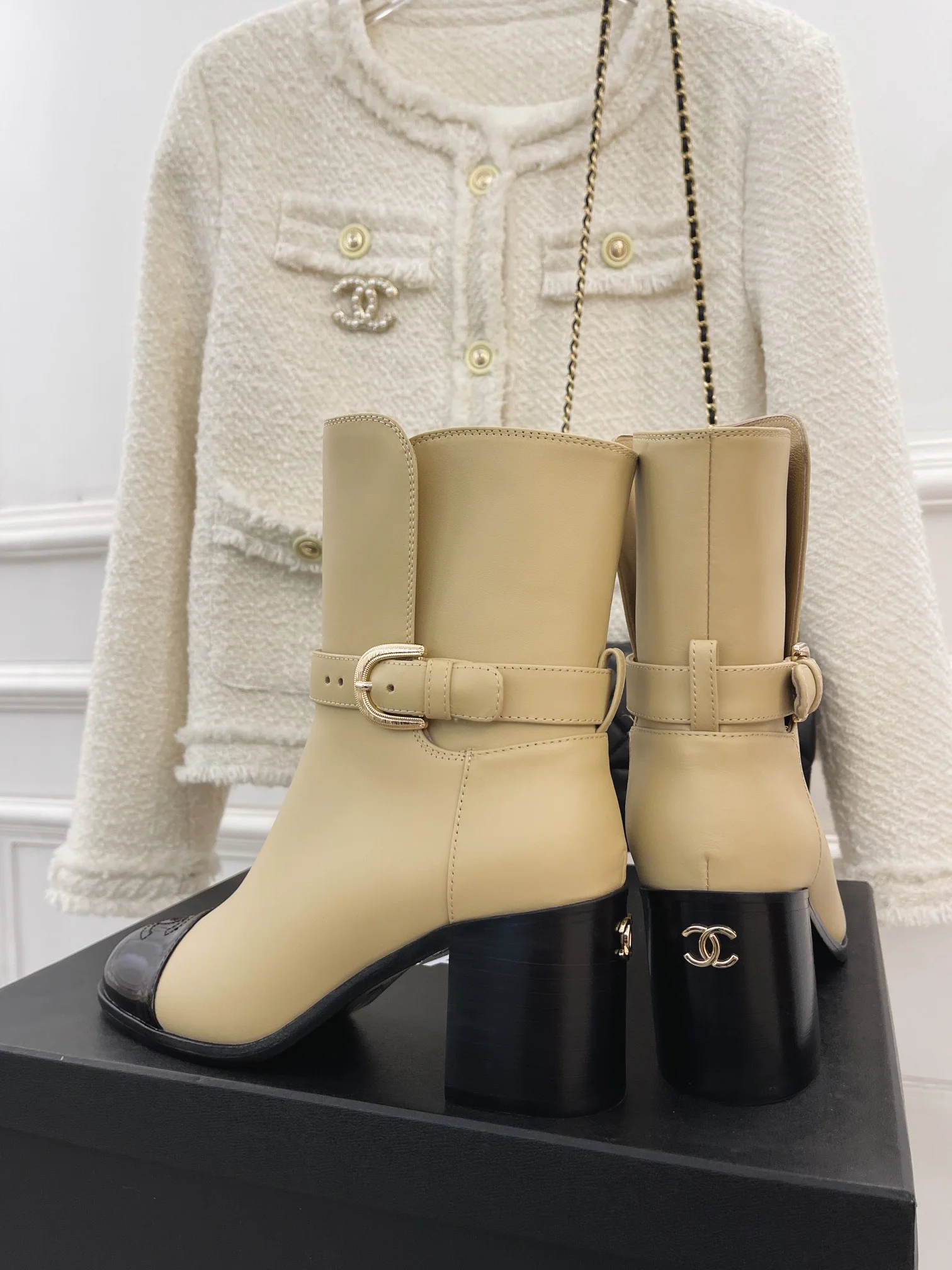 Новинка сезона осень/зима 2022 от Chanel - Ботинки-носки - 6-5 см