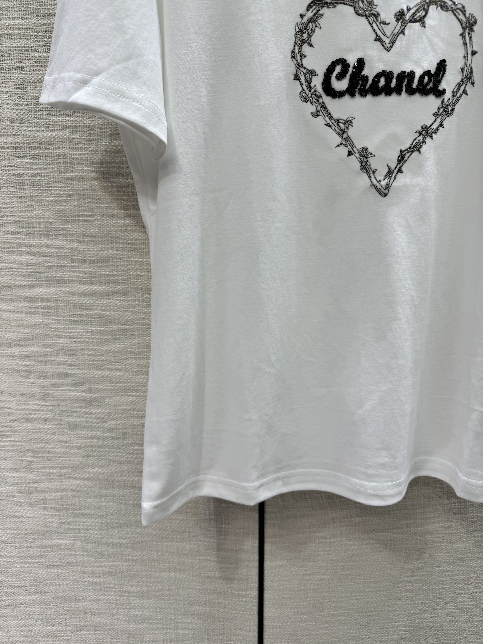 Футболка Celine 2403 с вышивкой в ??виде сердца и буквы - белая