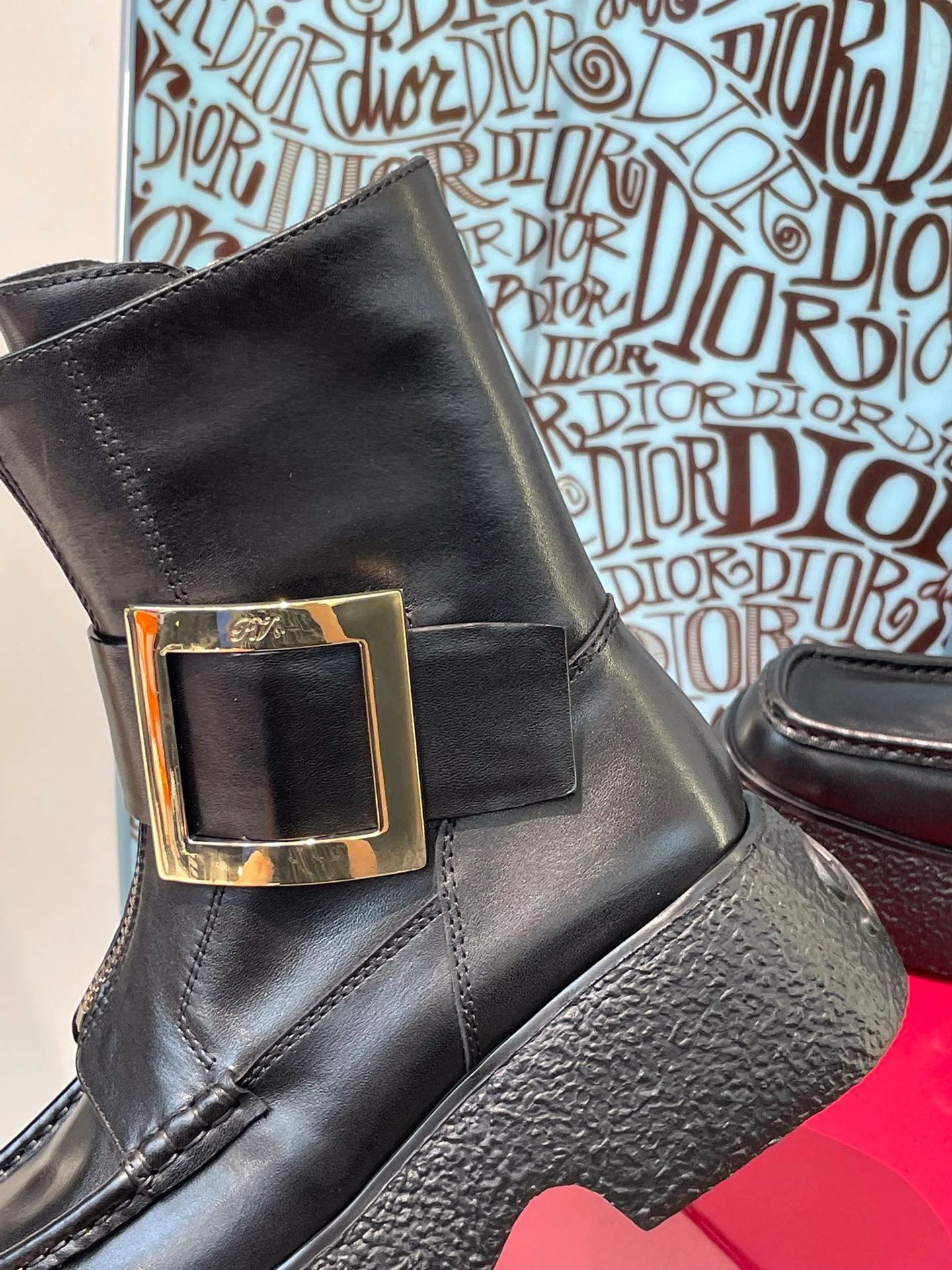 Кожаные ботинки на платформе с застежкой-молнией и металлической пряжкой - 1