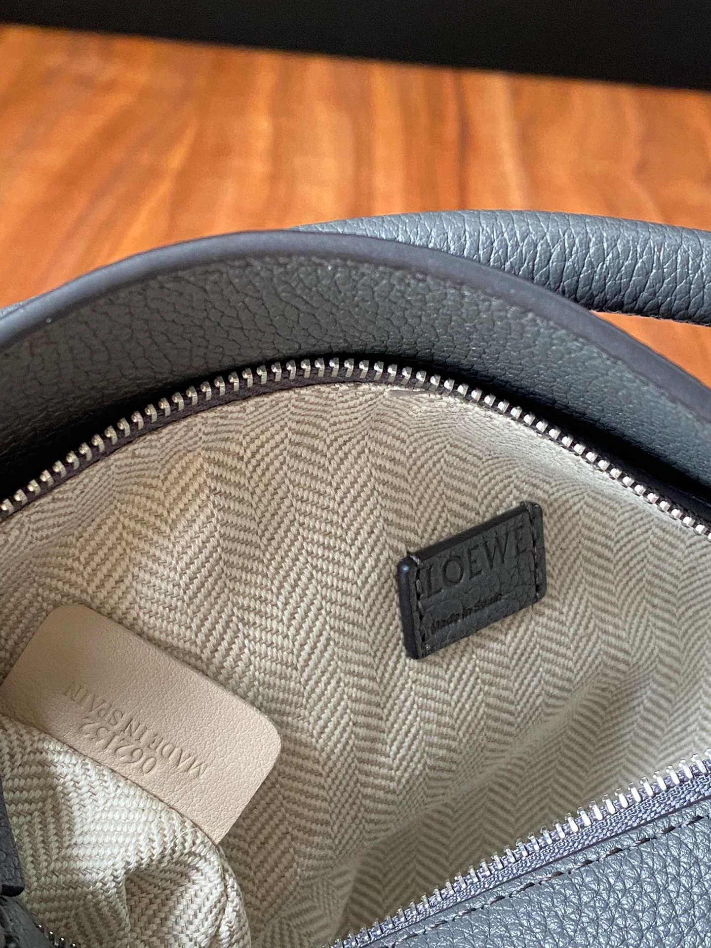 Мини-сумка Loewe Puzzle Bag из телячьей кожи - 21