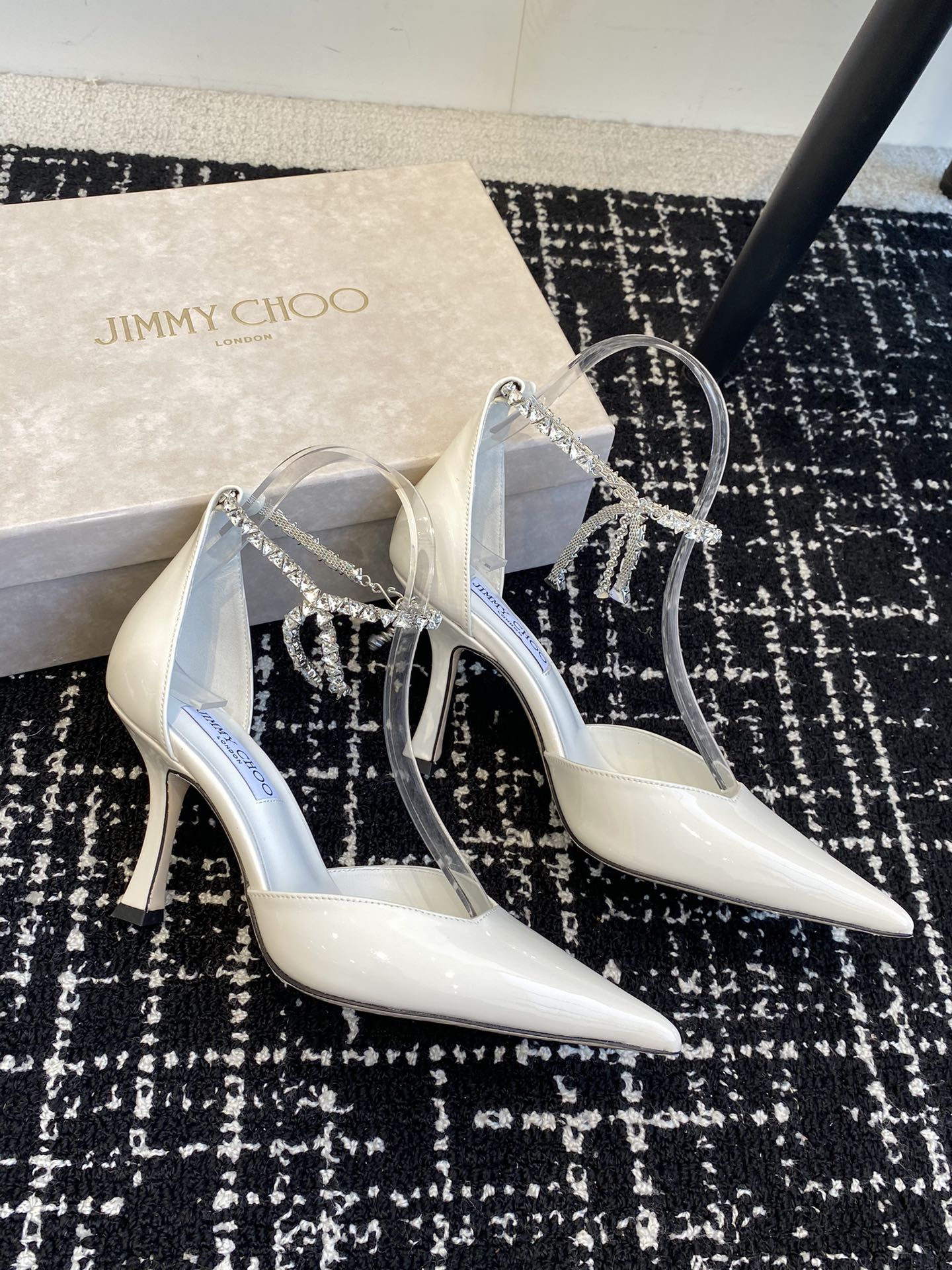 Туфли на высоком каблуке Jimmy 2024 - белые