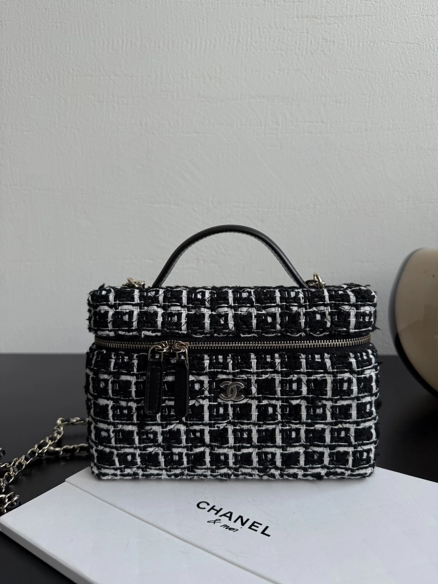 Сумка-ланч Chanel LP из шерсти, черная.