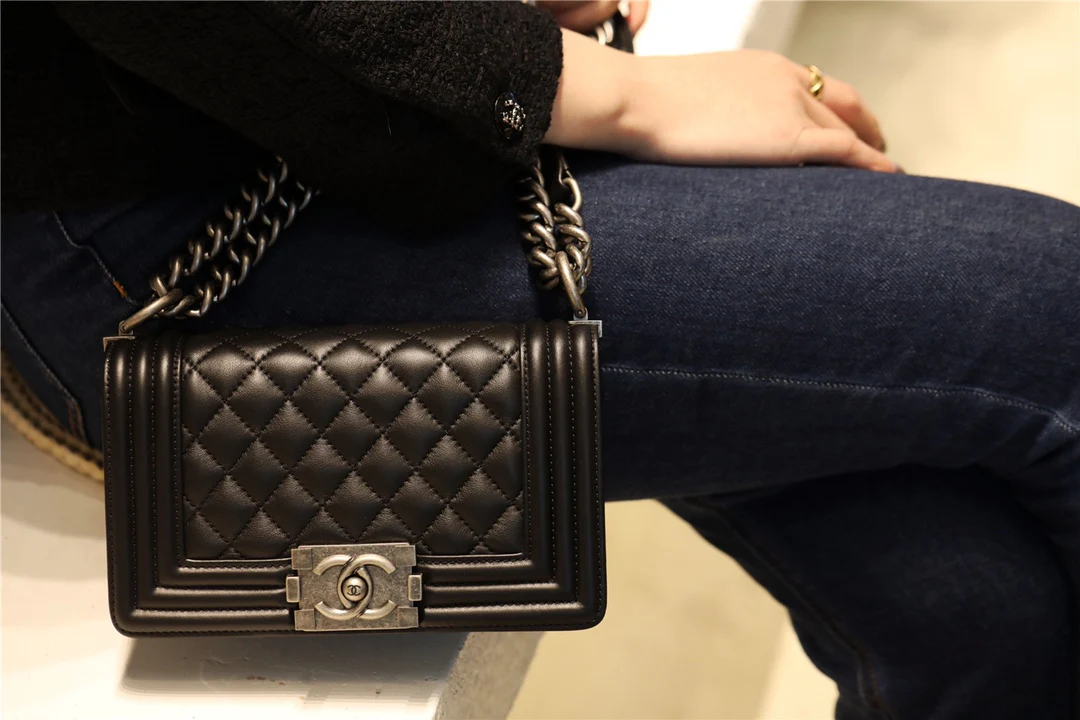Chanel Boy 20cm - Body Sharing